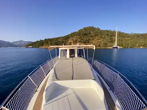 Göcek’te Gulet Keyfi: Barbeküden Güneşlenme Yatağına Her Şey Dahil!