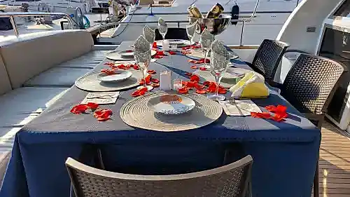 Antalya'da 16 Kişilik Kapasitesiyle Evlilik teklifleri, Doğum günleri ve İş organizasyonlarına Uygun Tekne Kirala