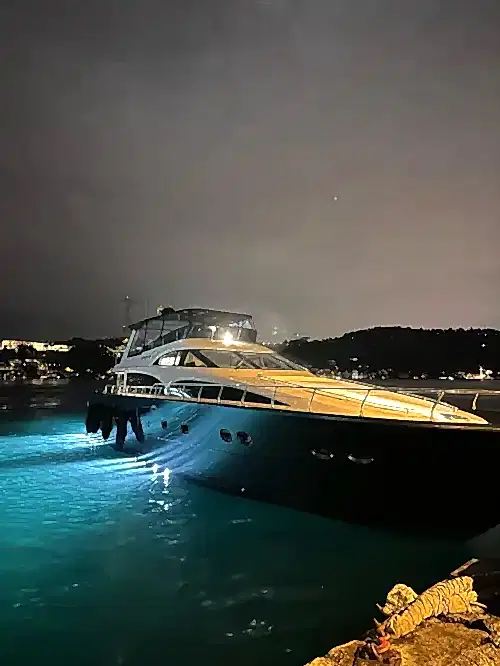 İstanbul Çıkışlı 27 Metrelik Orjinal Motoryat ile Lüks Bir Deniz Gezisi!