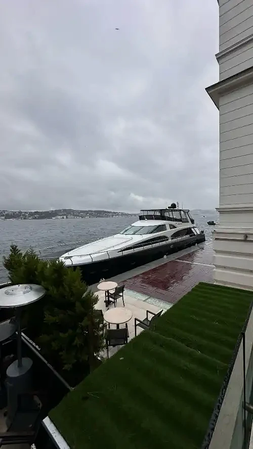 İstanbul Çıkışlı 27 Metrelik Orjinal Motoryat ile Lüks Bir Deniz Gezisi!