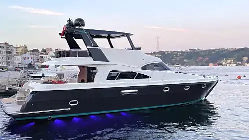 İstanbul'da İş Toplantıları ve Kurumsal Davetler İçin Şık ve Konforlu Yat