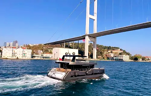 Bodrum'da Konforlu ve Modern Katamaran ile Lüks Bir Deniz Macerası!
