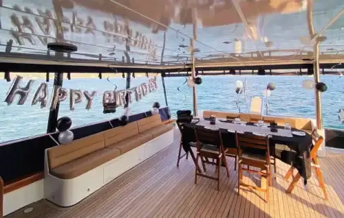 İstanbul Boğazı’nda 20 Metrelik Motoryat ile Özel ve Kurumsal Organizasyonlar İçin Mükemmel Seçenek!