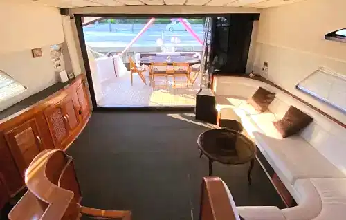 26 Kişilik Konforlu Motoryat ile Evlilik Teklifi ve Kutlamalar İçin Mükemmel Bir Seçenek