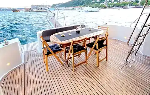 26 Kişilik Konforlu Motoryat ile Evlilik Teklifi ve Kutlamalar İçin Mükemmel Bir Seçenek