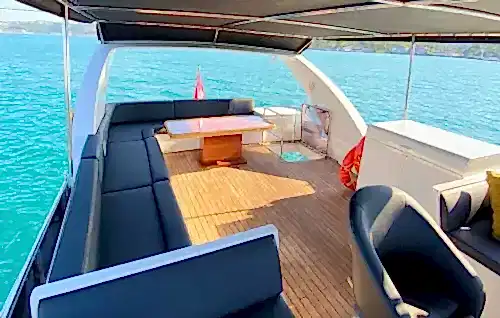 26 Kişilik Konforlu Motoryat ile Evlilik Teklifi ve Kutlamalar İçin Mükemmel Bir Seçenek