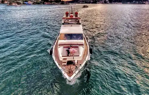 İstanbul Bebek 26 Metrelik Lüks Motoryat ile 36 Kişiye Kadar Özel Turlar!