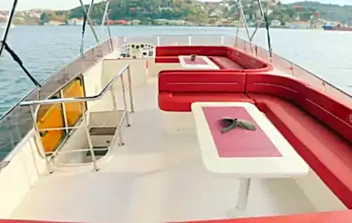 36 Kişilik Özel Yapım Yat ile Boğaz’da Muhteşem Bir Gün