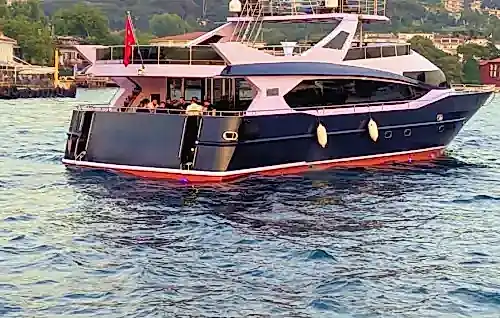 İstanbul'da Mezuniyet Balosu ve İş Organizasyonları İçin 90 Kişilik Geniş Kapasiteli Motoryat