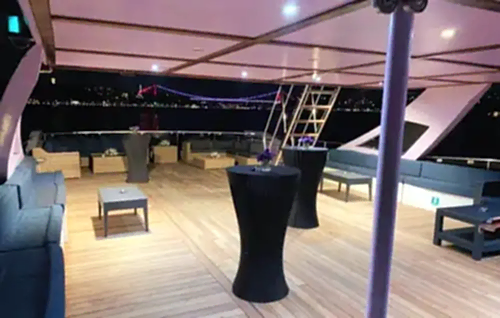 İstanbul'da Mezuniyet Balosu ve İş Organizasyonları İçin 90 Kişilik Geniş Kapasiteli Motoryat