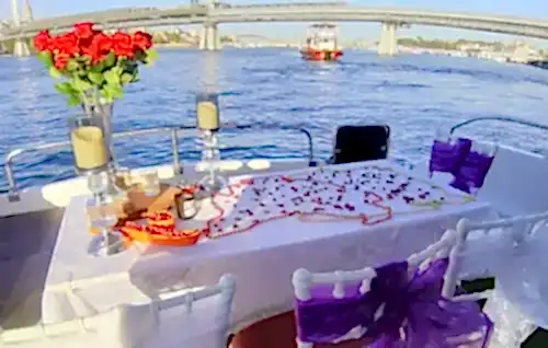 Eminönü Çıkışlı 15 Metrelik Lüks Motoryat ile Özel Organizasyonlar