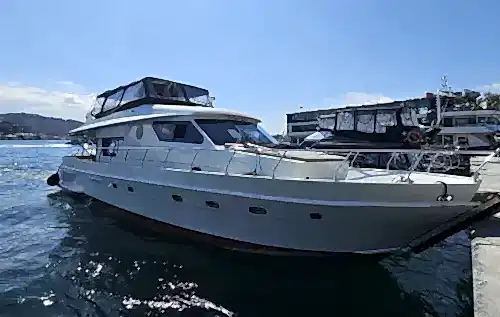 Geniş Güverte, Konforlu Alanlar ve Müzik Sistemiyle Bebek’te Lüks Yat Turu