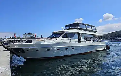 Geniş Güverte, Konforlu Alanlar ve Müzik Sistemiyle Bebek’te Lüks Yat Turu