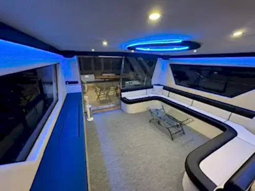 Geniş Güverte, Konforlu Alanlar ve Müzik Sistemiyle Bebek’te Lüks Yat Turu