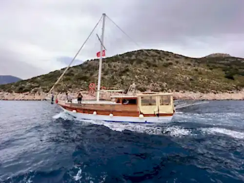 Kalkan’ın Turkuaz Koylarında Unutulmaz Bir Yüzme ve Gezi Deneyimi