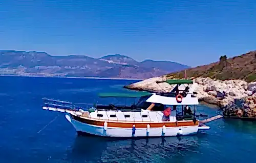 Romantik Bir Gün veya Eğlenceli Bir Parti İçin Kalkan’da Lüks Motoryat Kiralama