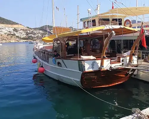 Eşsiz Manzaralar ve Rahatlık İçin Kalkan’da Günlük Tekne Kiralama