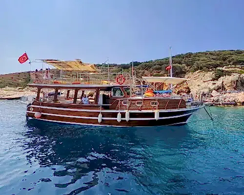 Eşsiz Manzaralar ve Rahatlık İçin Kalkan’da Günlük Tekne Kiralama