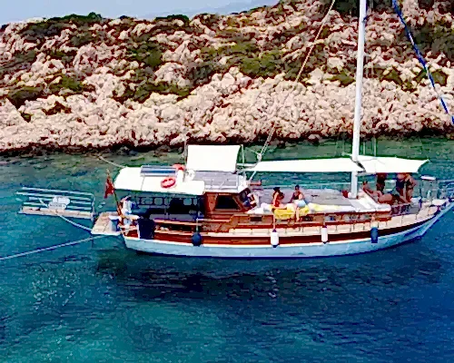 Kaş’ın Gizli Koylarını Keşfetmek İçin Mükemmel Günlük Tekne