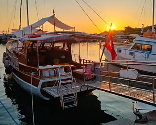 Kaş’ın Gizli Koylarını Keşfetmek İçin Mükemmel Günlük Tekne