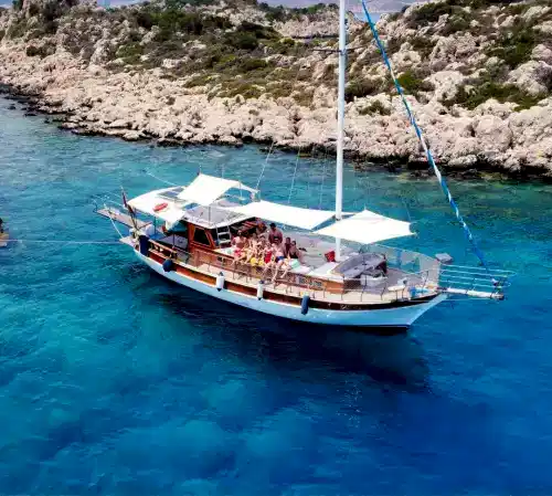 Kaş’ın Gizli Koylarını Keşfetmek İçin Mükemmel Günlük Tekne