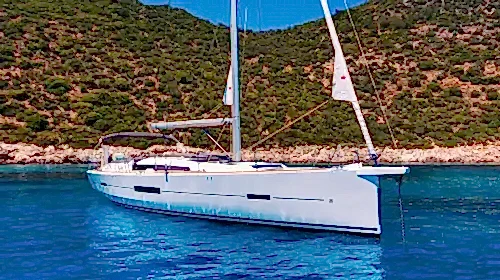 Lüks, Rahatlık ve Macera: Kaş’ta 14 Metrelik Bavaria Yelkenli Kiralayın