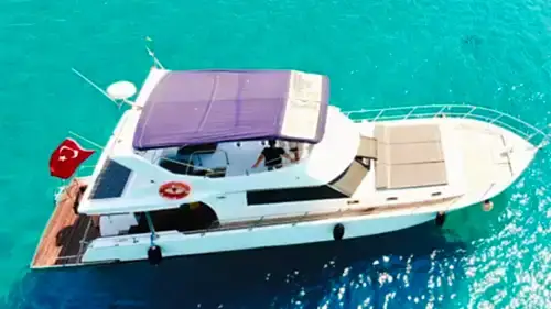 Masmavi Kemer Koylarında 15 Metrelik Motoryat Keyfi