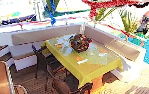 Kemer Koylarında Günlük Motoryat Turu – Yüzme Platformu ve Geniş Güverte