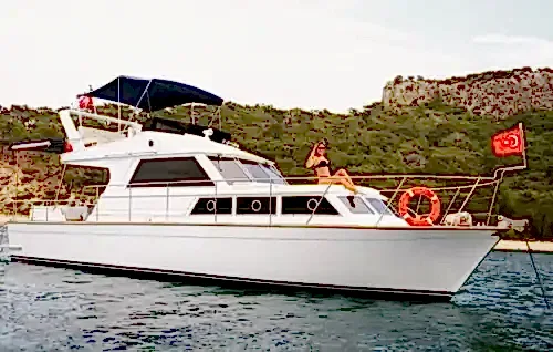 Tam Donanımlı 15 Metrelik Motoryat ile Konforlu Mavi Tur