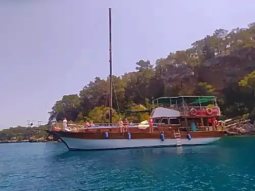 Lüks ve Eğlenceyi Birleştiren Tekne ile Unutulmaz Hatıralar