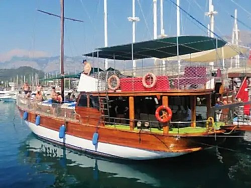 Lüks ve Eğlenceyi Birleştiren Tekne ile Unutulmaz Hatıralar