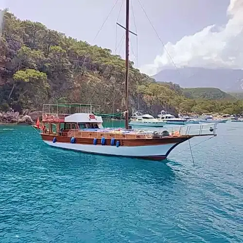 Lüks ve Eğlenceyi Birleştiren Tekne ile Unutulmaz Hatıralar