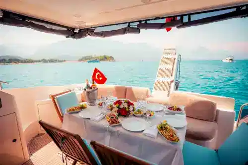 Akdeniz’in Turkuaz Sularında 3 Kabinli Azimut ile Unutulmaz Bir Deniz Tatili