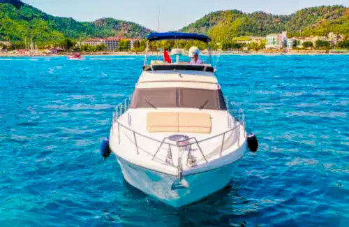 Denizin Üzerinde Lüks ve Konfor: Kemer’de Özel Kabinli Yat Deneyimi