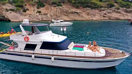 Kemer'de Yakıt Dahil, 3 Mürettebatlı, 20 Metrelik Yat Sizi Bekliyor!