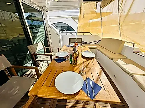 Denizin Üzerinde Lüks ve Konfor: Kemer’de Özel Kabinli Yat Deneyimi