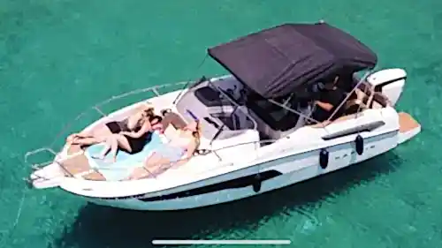 Kuşadası'nda Hız ve Konfor: Karnic Sürat Teknesi ile Denizde Özgürlük!