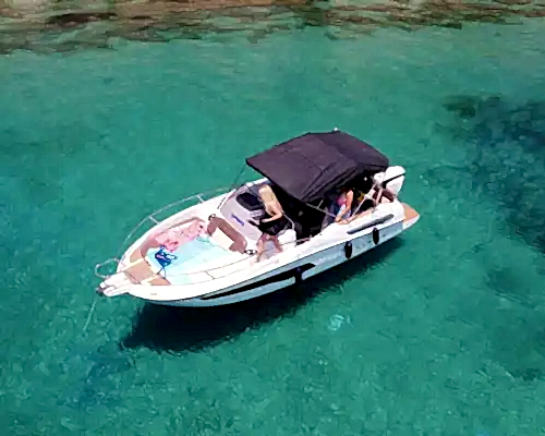 Kuşadası'nda Hız ve Konfor: Karnic Sürat Teknesi ile Denizde Özgürlük!