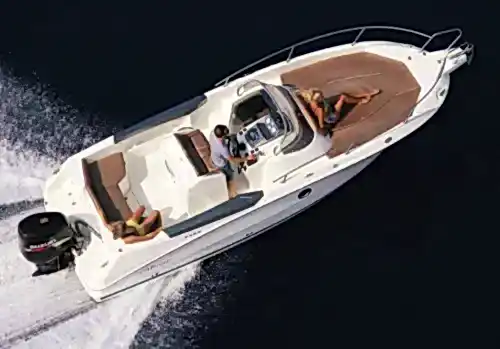 Kuşadası'nda Hız ve Konfor: Karnic Sürat Teknesi ile Denizde Özgürlük!