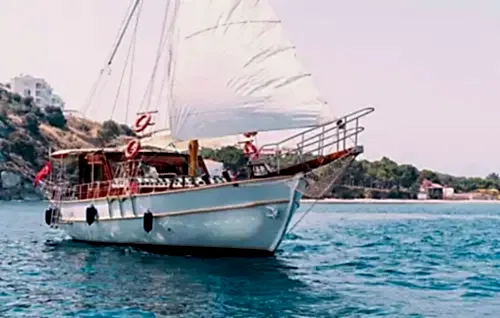 Kuşadası'nda 2 Kabinli, 4 Kişilik Konaklama Seçeneği ile Uygun Fiyatlı Deniz Tatili