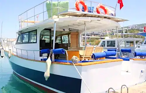 10 Kişilik Özel Yapım Motoryat ile Kuşadası’nın Eşsiz Sularında Seyir