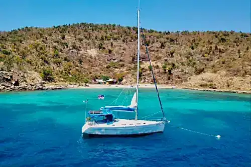 Kuşadası’nda Rüzgârın Peşinde: Beneteau Yelkenlisi ile Mavi Yolculuk!