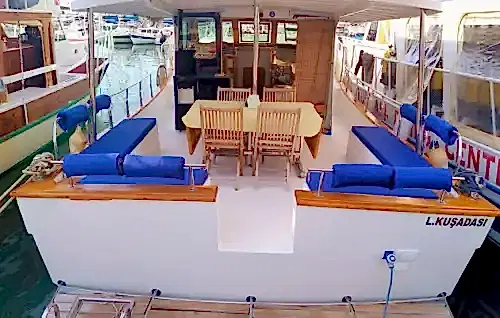 10 Kişilik Özel Yapım Motoryat ile Kuşadası’nın Eşsiz Sularında Seyir