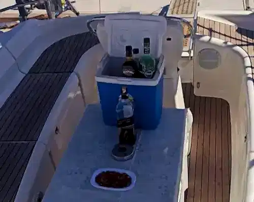 Kuşadası’nda Rüzgârın Peşinde: Beneteau Yelkenlisi ile Mavi Yolculuk!