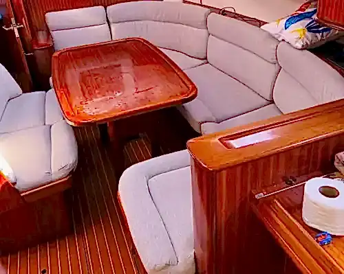 Kuşadası’nda Rüzgârın Peşinde: Beneteau Yelkenlisi ile Mavi Yolculuk!