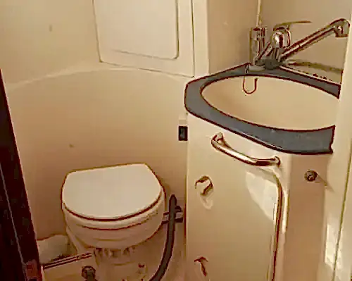 Kuşadası’nda Rüzgârın Peşinde: Beneteau Yelkenlisi ile Mavi Yolculuk!