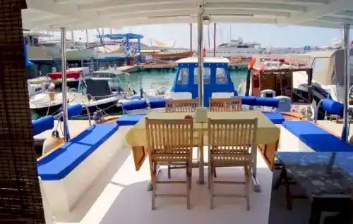 10 Kişilik Özel Yapım Motoryat ile Kuşadası’nın Eşsiz Sularında Seyir