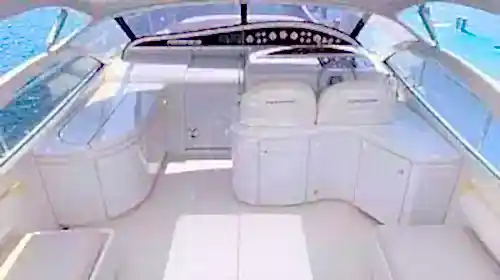 İş Toplantılarınızı Denize Taşıyın: Konforlu ve Şık Pershing Yat Deneyimi