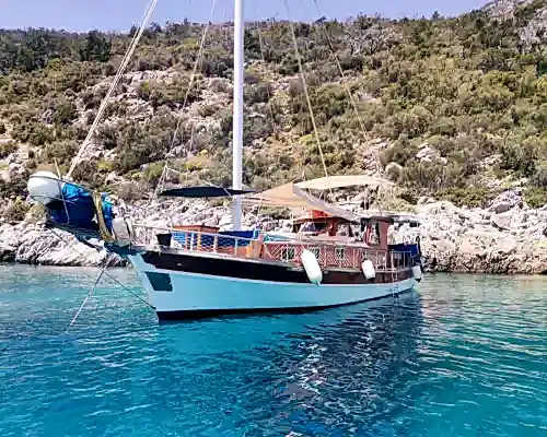 Datça’nın Huzurlu Muhteşem Koylarında 6 Kişilik Konforlu Gulet Tatili