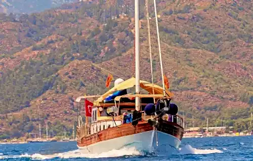 Marmaris’in Gizli Koylarını Keşfedin: Konforlu ve Şık Tekne Deneyimi